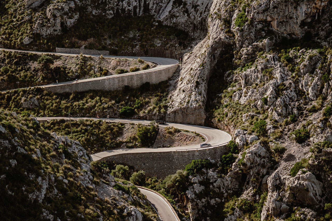 如果上帝是全善全能的,为什么世界上有苦难和罪恶? mallorca, winding road, mountains, nature, landscape, road, mallorca, mallorca, mallorca, mallorca, mallorca, winding road, winding road, winding road, winding road, road, road
